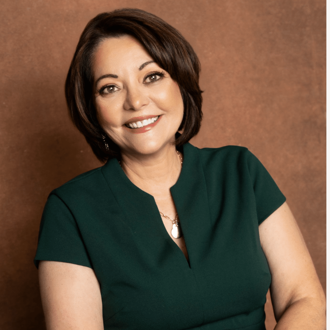 professional headshot of Stephanie Bell